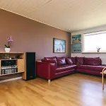 5 Person In Nyaraló *